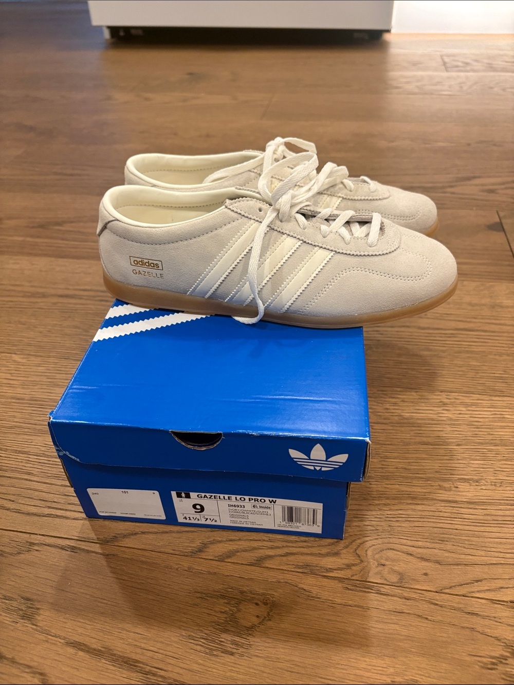 adidas Gazelle Lo Pro W Cream/White Low-Top Sneakers - Picture 2 of 5